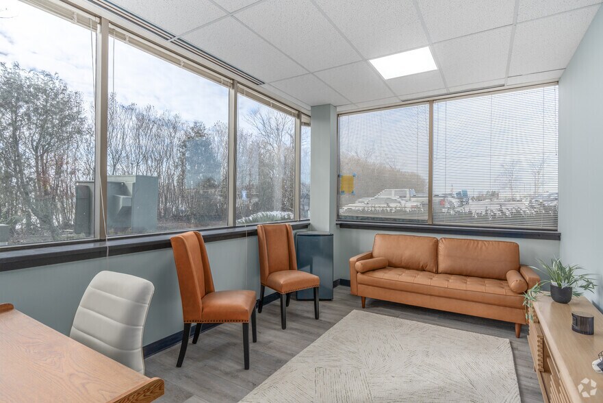 More Photos Of 649 N Lewis Rd, Limerick Medical For Lease