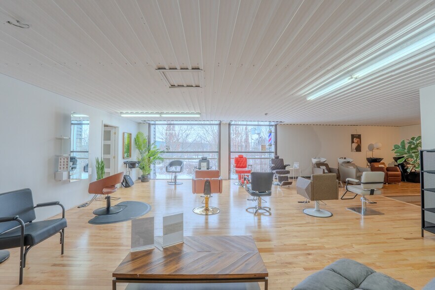 More Photos Of 525 Rue Sagard, St-Bruno-de-Montarville Warehouse For Lease