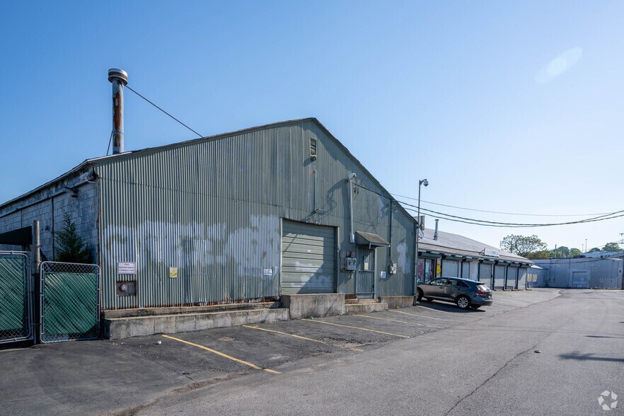 More Photos Of 15 Freeport Way, Boston Distribution For Lease