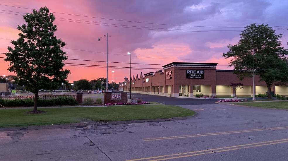 More Photos Of 33111-33251 Plymouth Rd, Livonia Unknown For Lease