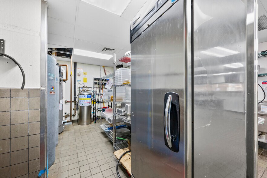 More Photos Of 32704 Grand River Ave, Farmington Restaurant For Sale