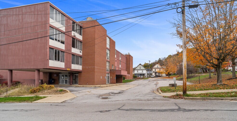 More Photos Of 94 Hospital St, Ridgway Specialty For Sale