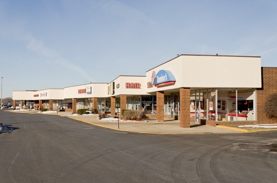 More Photos Of 300-400 W Rollins Rd, Round Lake Beach Storefront For Lease