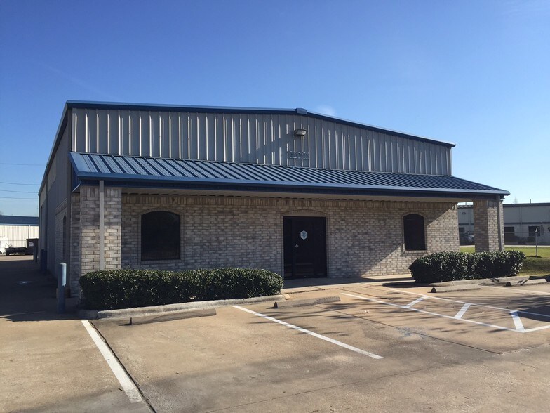 More Photos Of 11430 Brittmoore Park Dr, Houston Industrial For Lease