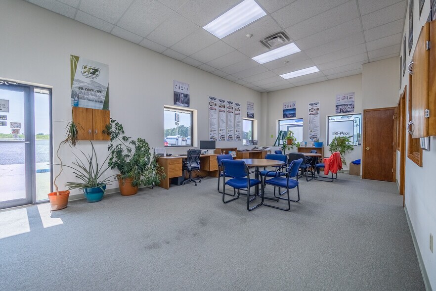 More Photos Of 18256 Campground Rd, Phillipsburg Auto Dealership For Sale