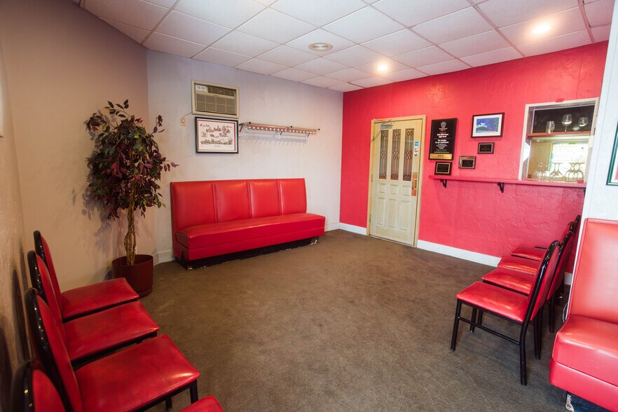 More Photos Of 720 N Wisconsin Ave, Elkhorn Restaurant For Sale