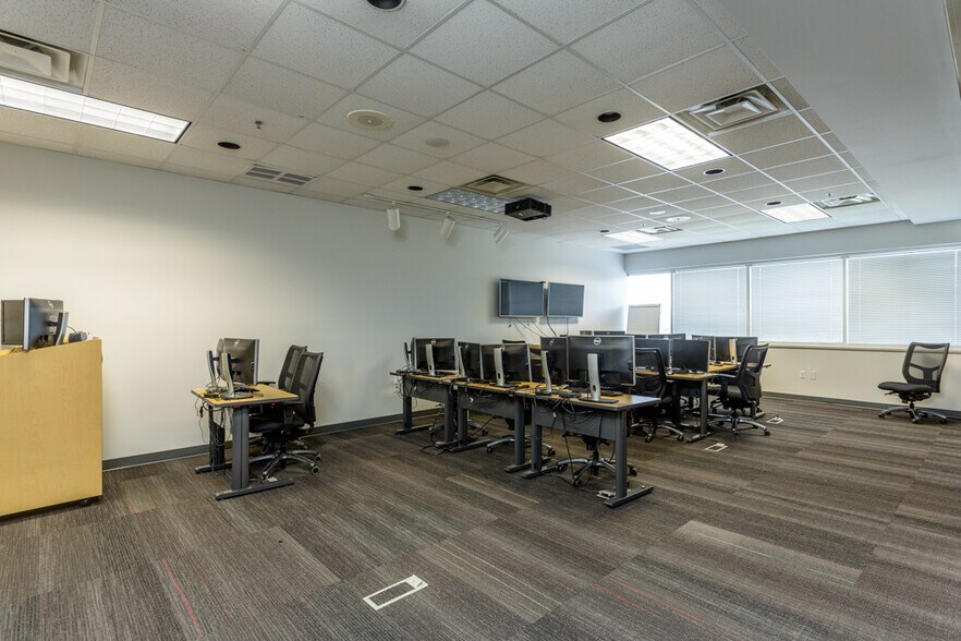 More Photos Of 1450 Technology Dr, Harrisonburg Office For Sale
