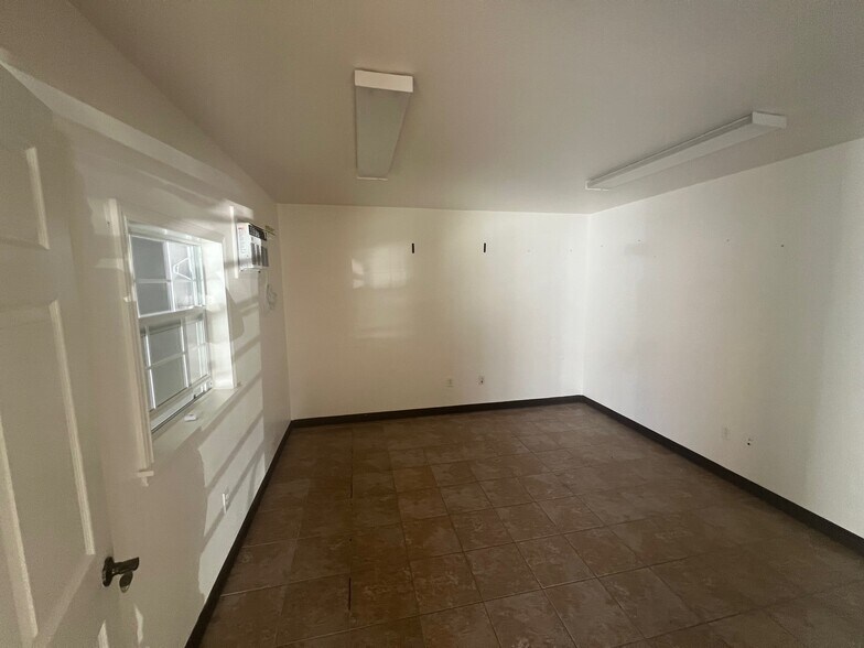 More Photos Of 317 E Cedar Ave, McAllen Warehouse For Lease