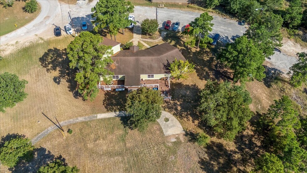 More Photos Of 141 Tahitian Dr, Bastrop Freestanding For Sale
