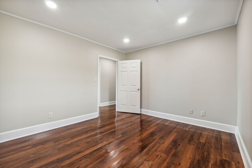 More Photos Of 37 Court St, Jasper Office For Sale