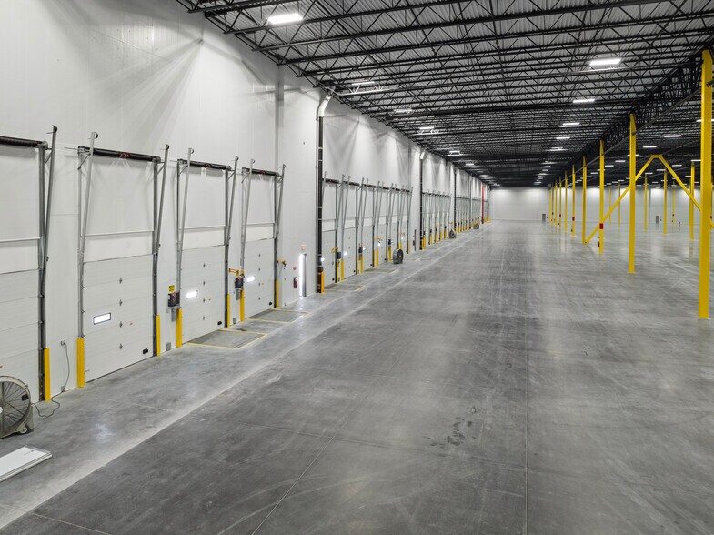More Photos Of 150 Revolutionary Drive, East Taunton Warehouse For Lease