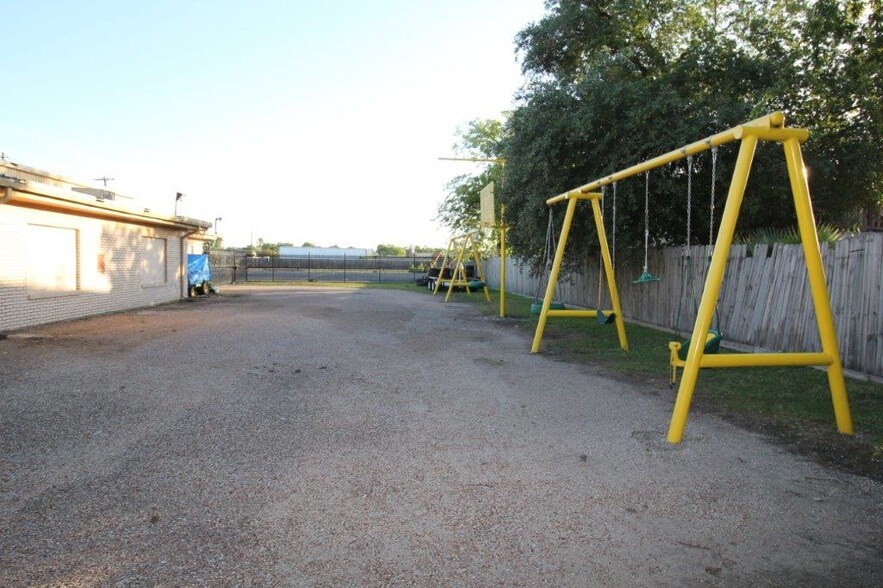 More Photos Of 401 Pennsylvania St, South Houston Lodge Meeting Hall For Sale