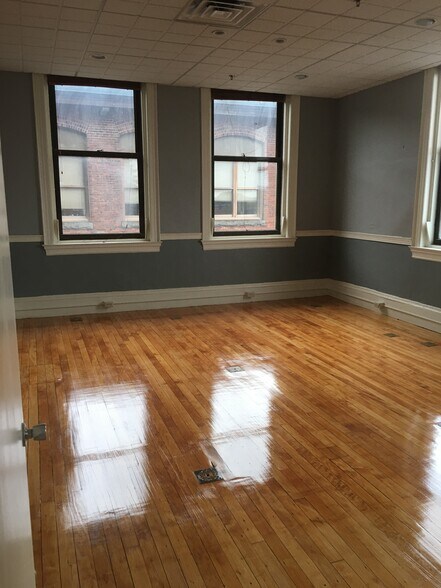 More Photos Of 1 Westinghouse Plz, Hyde Park Office For Lease