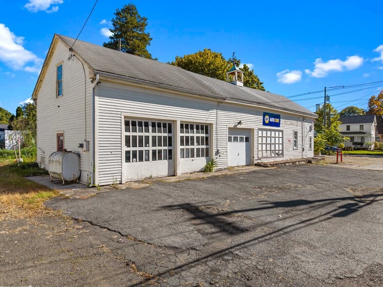 More Photos Of 905 Boston Post Rd, Madison Flex For Sale