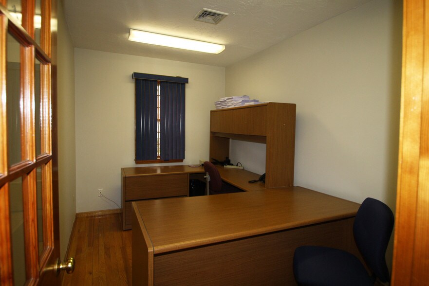 More Photos Of 2527 Cranberry Hwy, Wareham Office For Sale