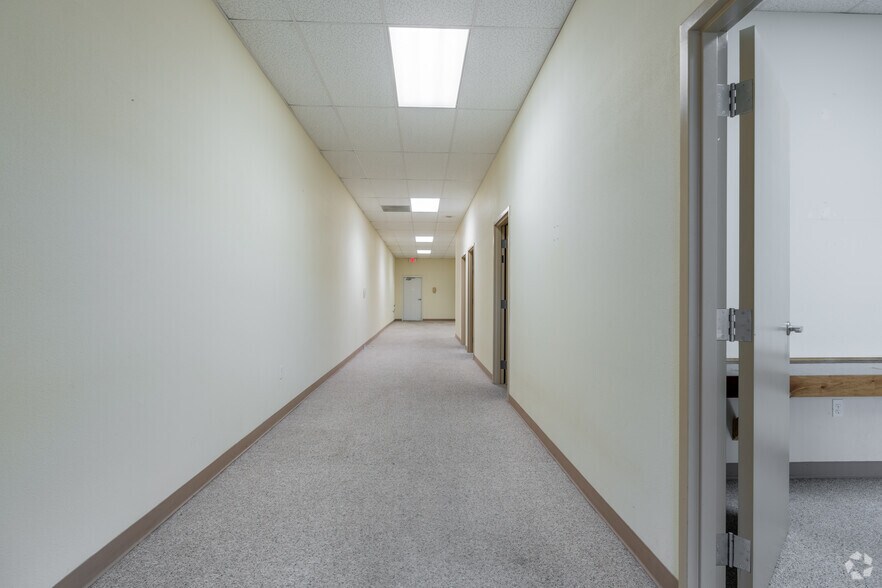 More Photos Of 1498 E Main St, Cottage Grove Storefront For Sale