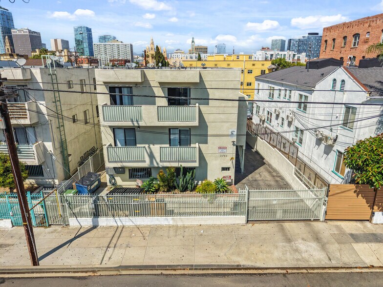 Primary Photo Of 2763 San Marino St, Los Angeles Apartments For Sale