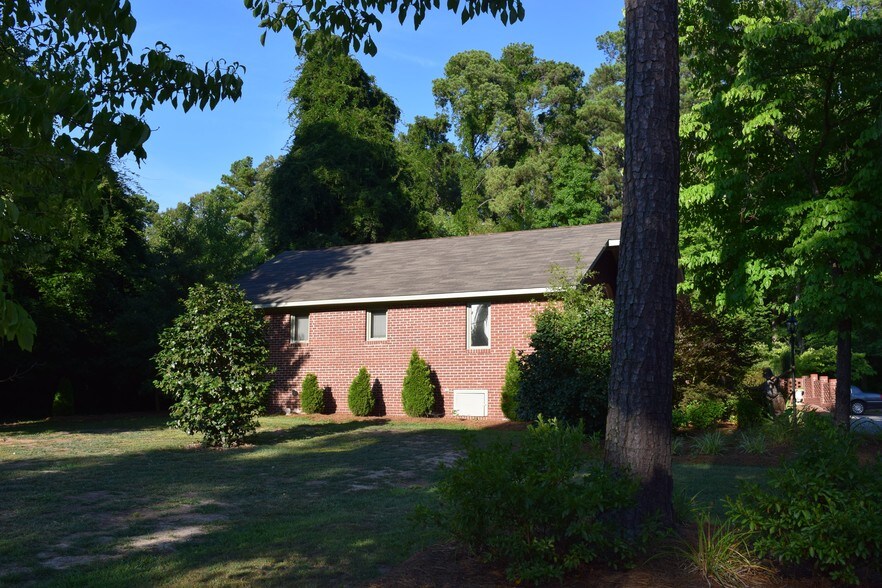 More Photos Of 1007 Carthage St, Sanford Medical For Lease