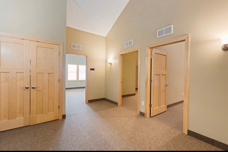 More Photos Of 1509 Southcross Dr W, Burnsville Office For Sale