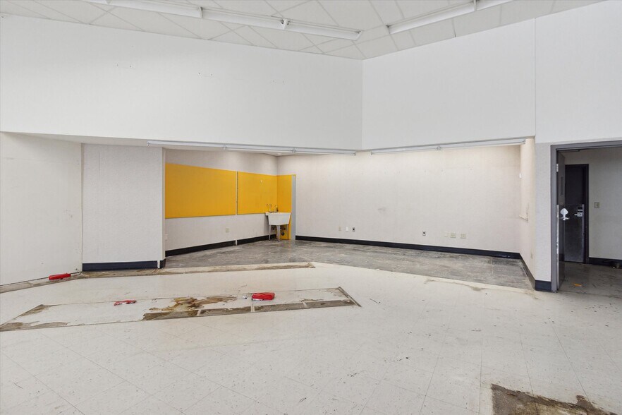 More Photos Of 1420 Wright Ave, Alma Drugstore For Sale