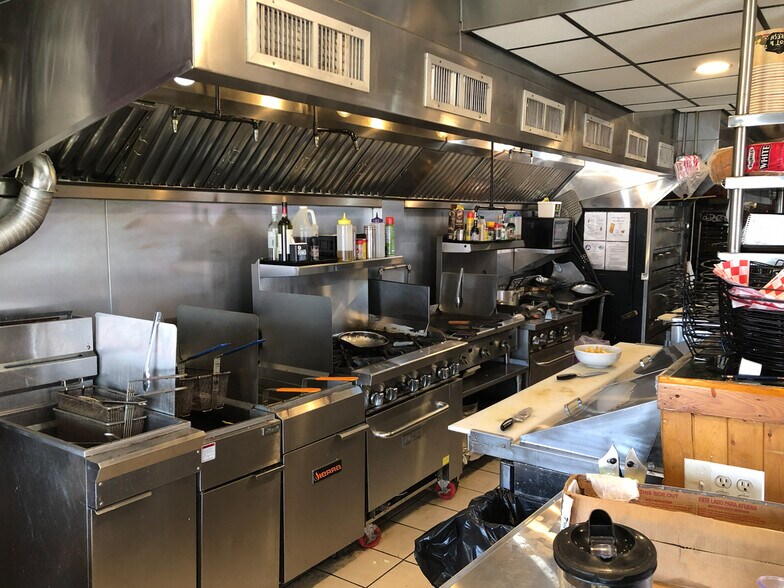 More Photos Of 452 E Cumberland St, Lebanon Freestanding For Lease