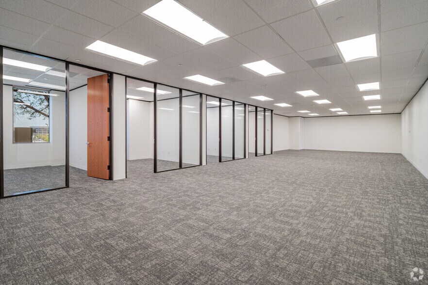 More Photos Of 1020 NE Loop 410, San Antonio Office For Lease