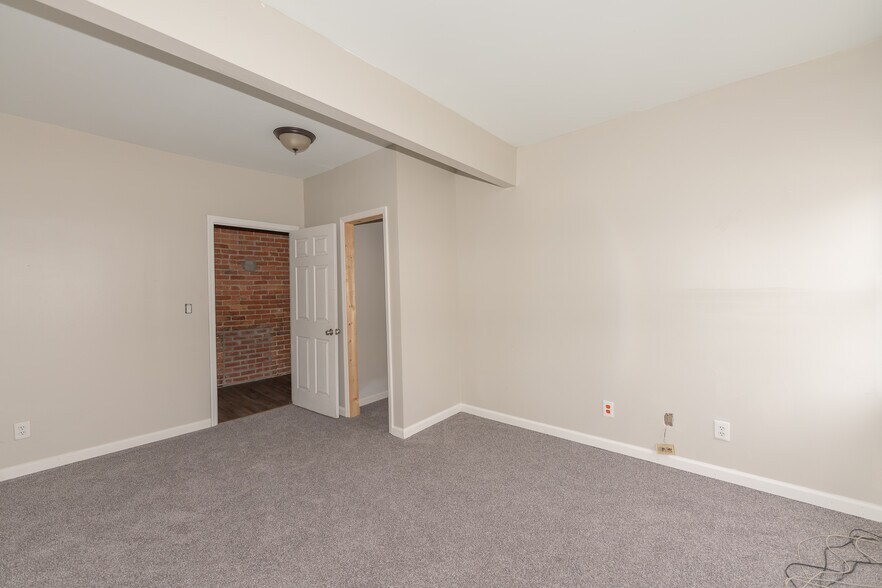 More Photos Of 117 N Lake Ave, Albany Storefront Retail Residential For Sale
