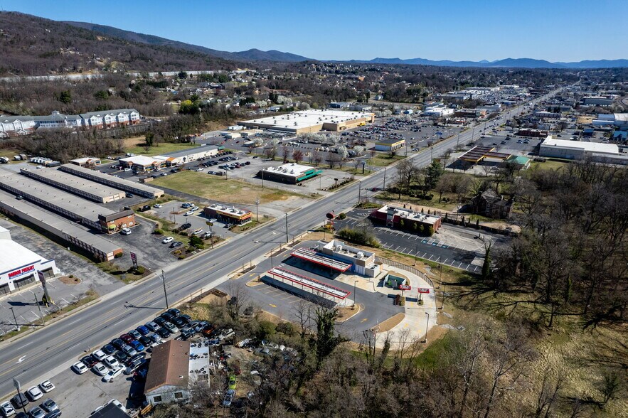More Photos Of 1968 W Main St, Salem Fast Food For Lease