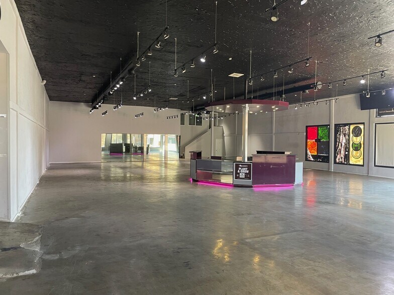 More Photos Of 4900-4906 Lankershim Blvd, North Hollywood Freestanding For Lease