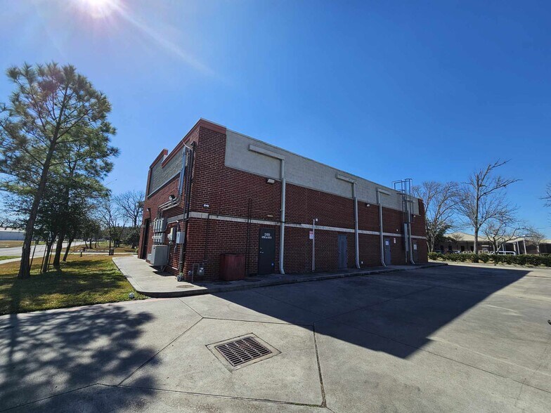 More Photos Of 4312 Saint Goar St, Dickinson General Retail For Sale