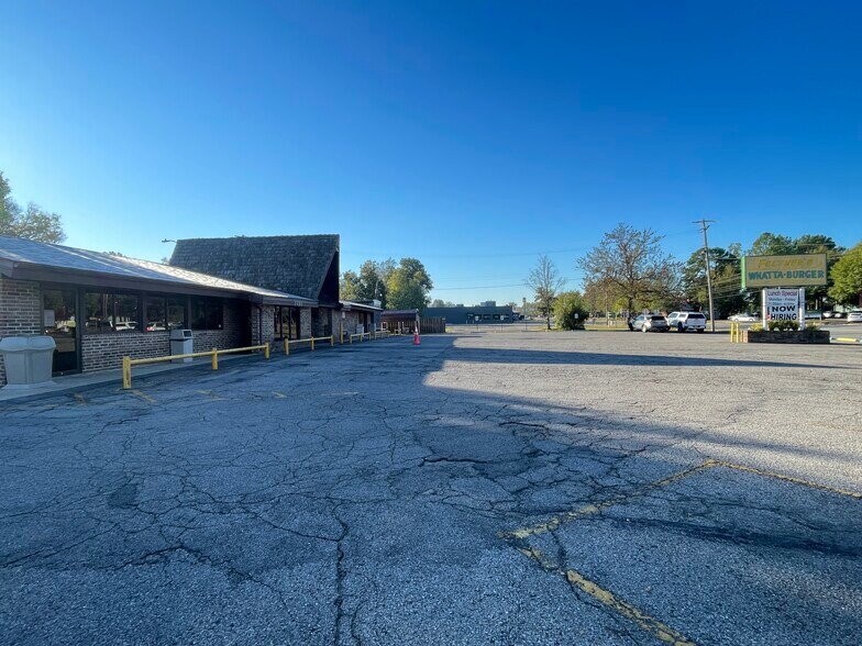 More Photos Of 1410 N Arkansas Ave, Russellville Specialty For Sale