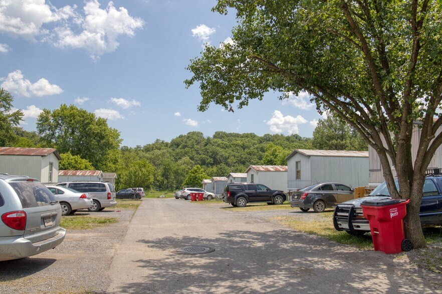More Photos Of English Walnut Lane, Springfield Manufactured Housing Mobile Home Park For Sale
