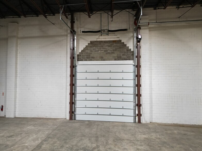 More Photos Of 1450 E Walnut St, Lancaster Manufacturing For Sale