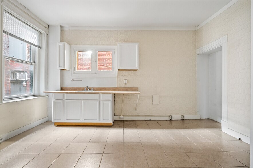 More Photos Of 23 Bedford Sq, Pittsburgh Storefront Retail Residential For Lease