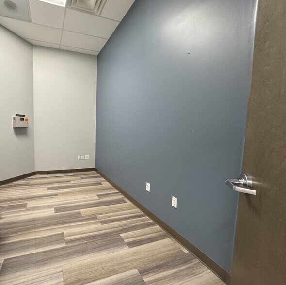 More Photos Of 13331 W Indian School Rd, Litchfield Park General Retail For Lease