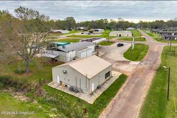 More Photos Of 125 Highway 35, Walnut Grove Restaurant For Sale