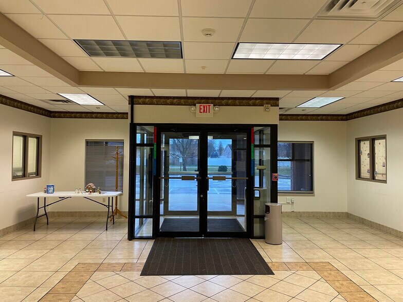 More Photos Of 7215 Riverport Plaza Dr, Louisville Freestanding For Sale