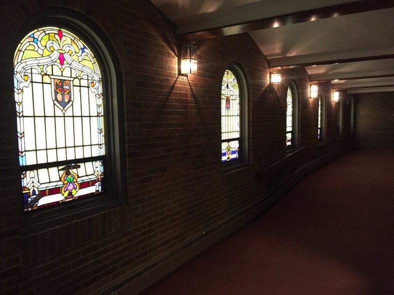 More Photos Of 329-331 S York Rd, Bensenville Daycare Center For Lease