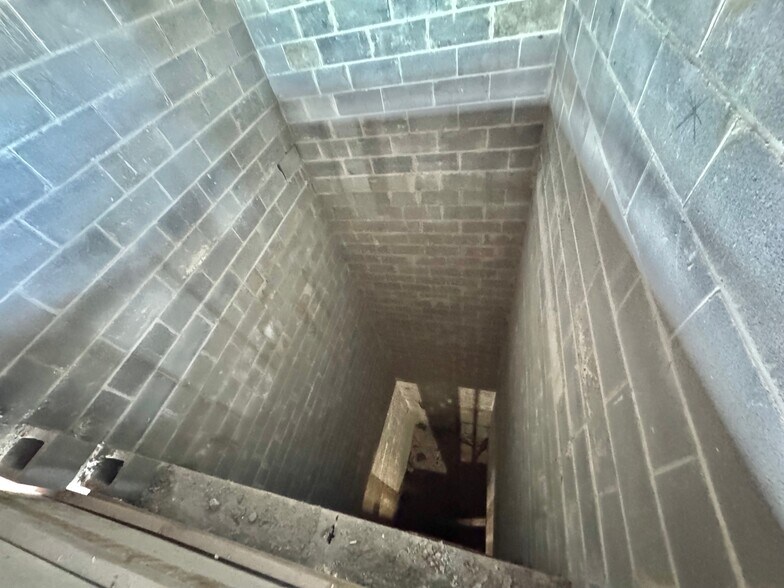 More Photos Of 21480 Jamaica Ave, Jamaica Auto Repair For Sale