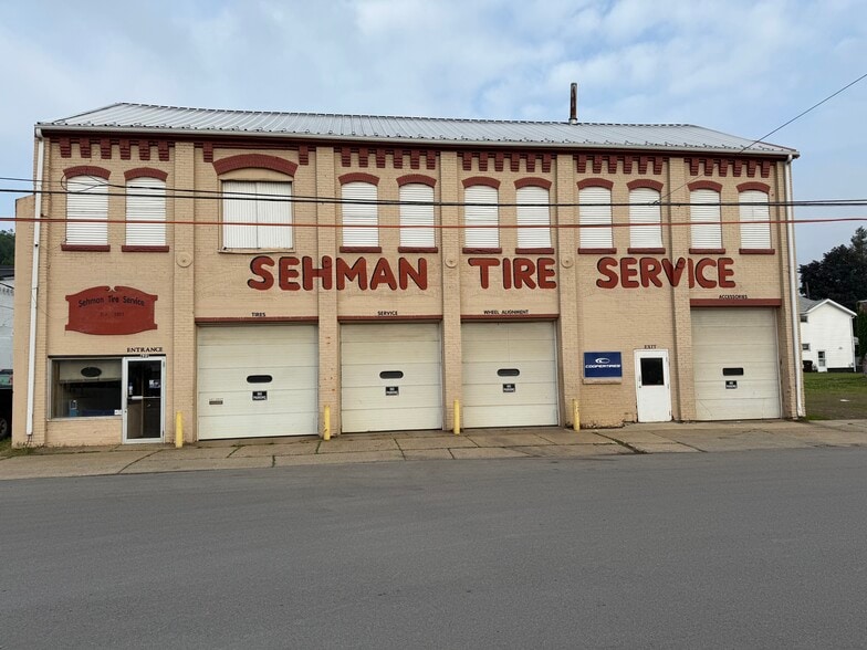 Primary Photo Of 622 13th St, Franklin Auto Repair For Sale