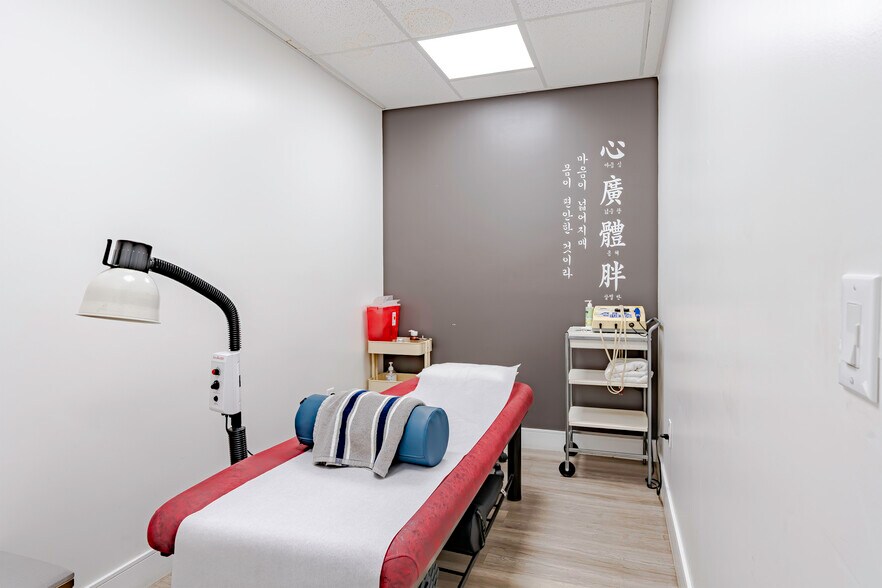 More Photos Of 8401 Commonwealth Ave, Buena Park General Retail For Sale