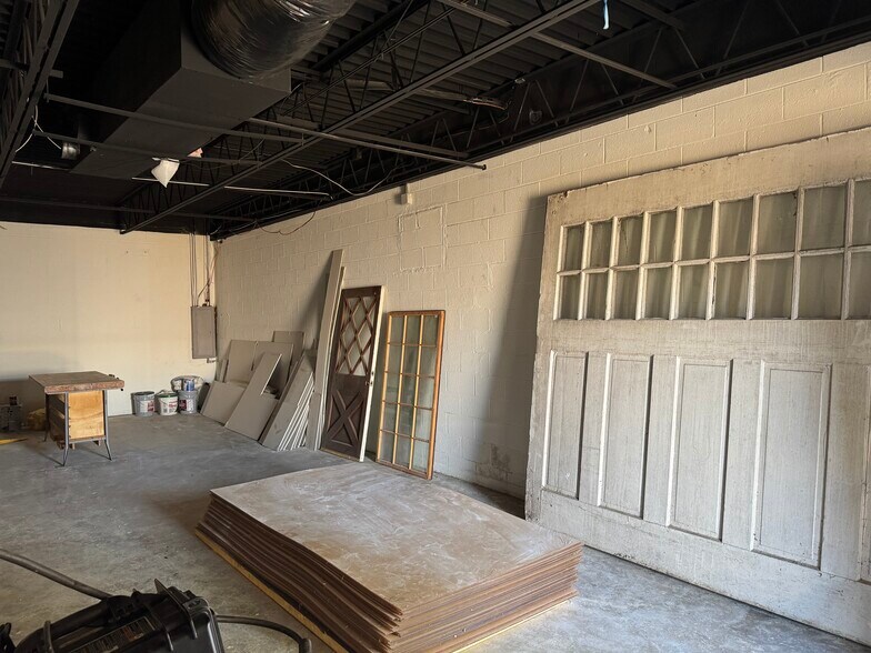 More Photos Of 705 Pershing Rd, Raleigh Showroom For Lease