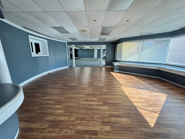 More Photos Of 421 N Gilmer Ave, Lanett General Retail For Sale