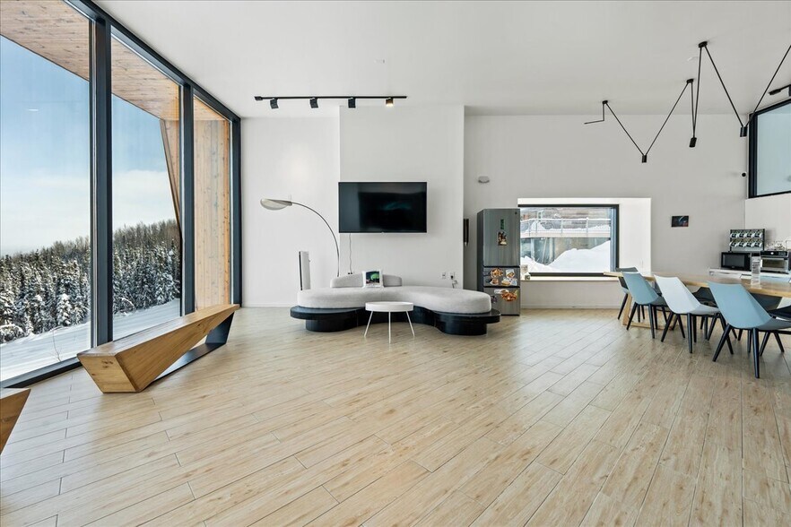 More Photos Of 1110 John Kalinas Rd, Fairbanks Hotel For Sale