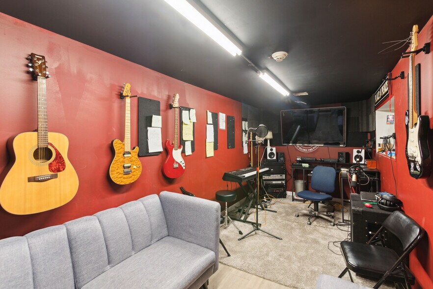 More Photos Of 600 Main St, Riverton Office For Sale