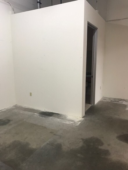 More Photos Of 192 Technology Dr, Irvine Light Distribution For Lease