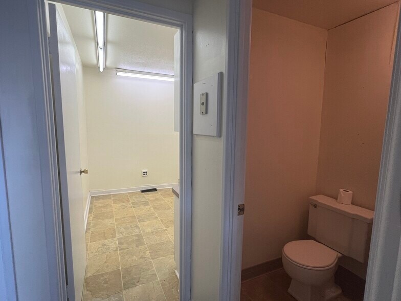 More Photos Of 93 West St, Danbury Medical For Sale