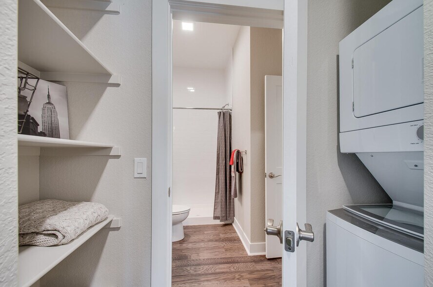 More Photos Of 300 S Logan St, Denver Apartments For Lease