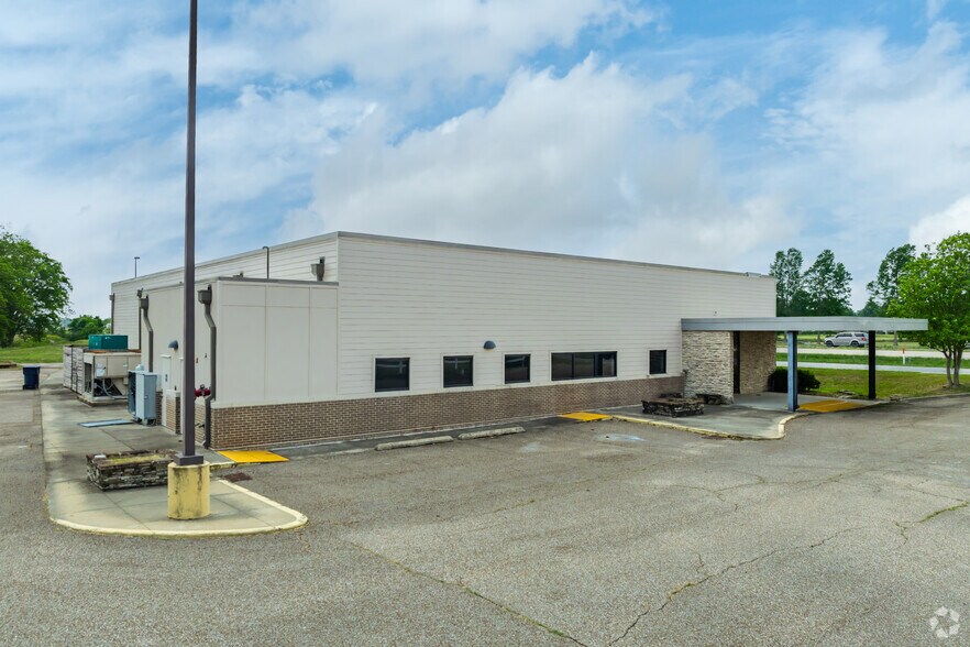 More Photos Of 2596 Interstate 55, Marion Medical For Sale