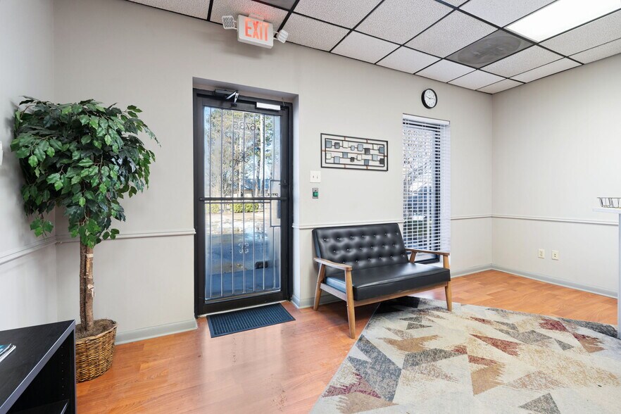 More Photos Of 6735 Whitten Pl, Memphis Service For Sale